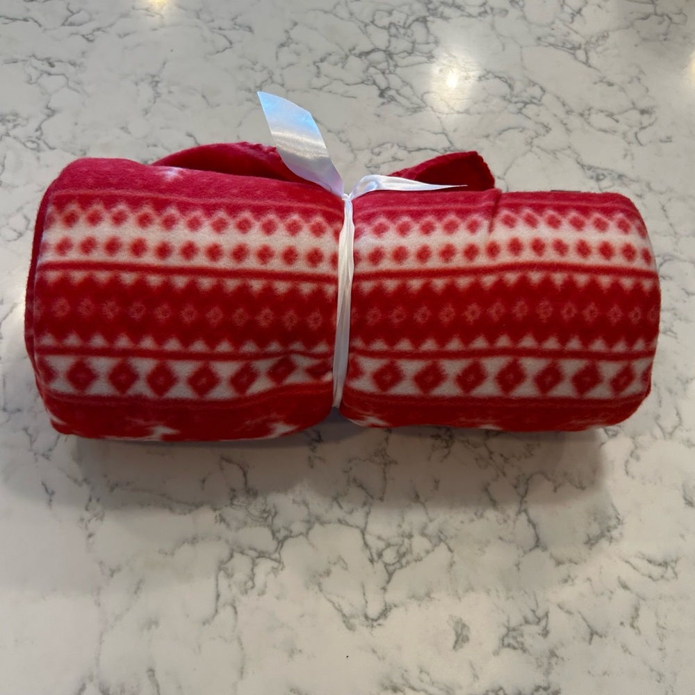 NWT Old Navy Red & White Snowflake Reindeer‎ 50” Width X 56” Length Blanket